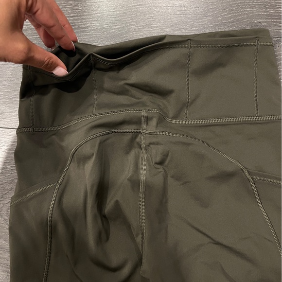 Lululemon olive green leggings size 4 - like new - Picture 5 of 5